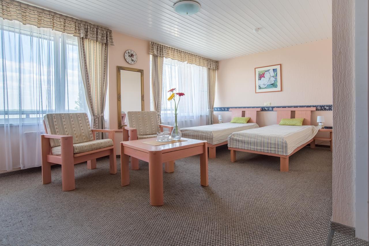 Hotel Mezaparks Рига Экстерьер фото